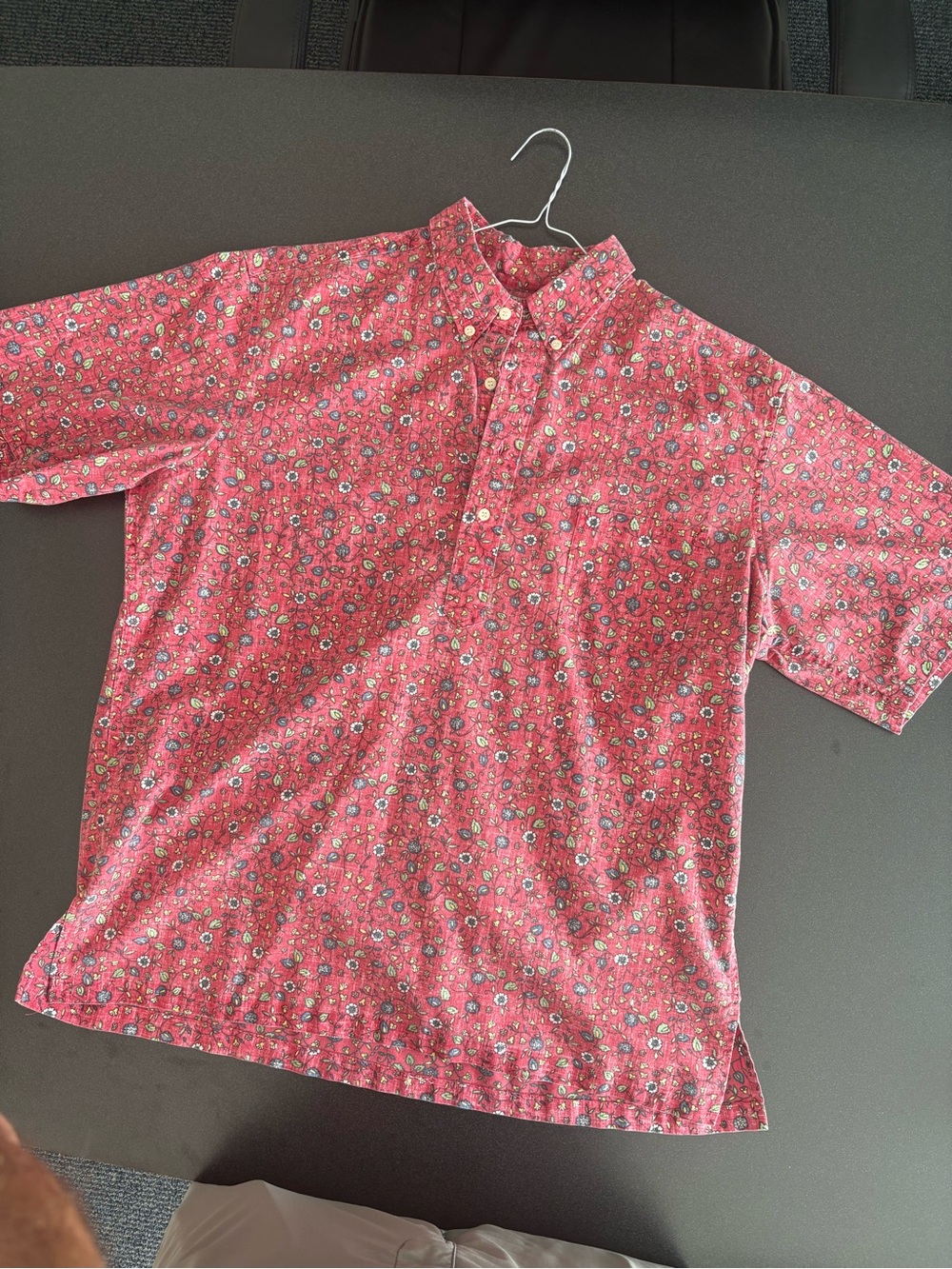Reyn Spooner Commemorative Classics  Floral pullover short sleeve shirt.